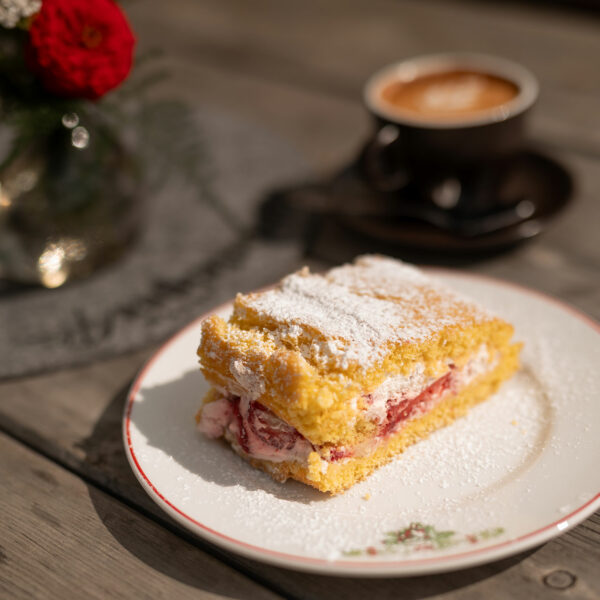 Kirchsteiger-Alm-Erdbeerroulade-01